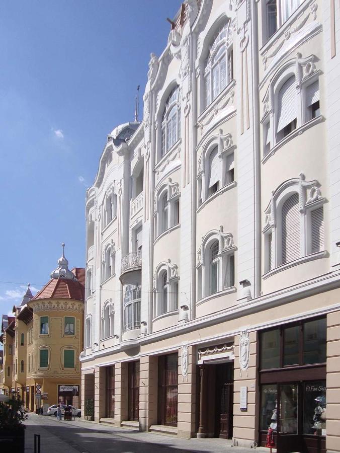 Spiegel Center Apartment Oradea Ngoại thất bức ảnh